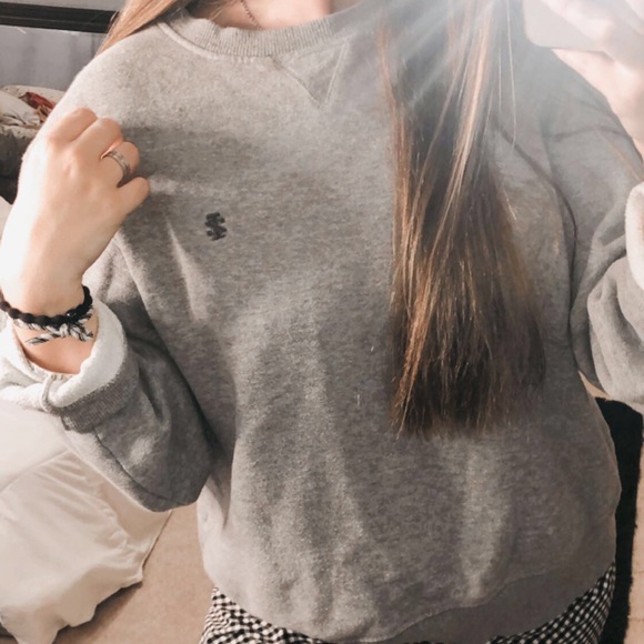 Izod Grey Sweatshirt - Picture 4 of 4